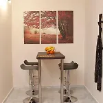 New Stylish And Cozy House Near Metro Station * Салоники