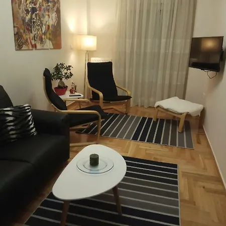 Apartment New Stylish And Cozy House Near Metro Station *