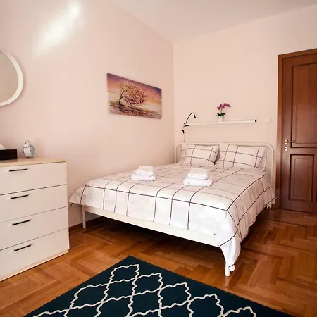 Apartment New Stylish And Cozy House Near Metro Station