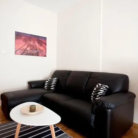 New Stylish And Cozy House Near Metro Station Apartamento