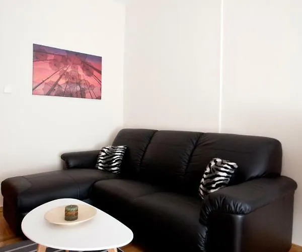 New Stylish And Cozy House Near Metro Station Lägenhet